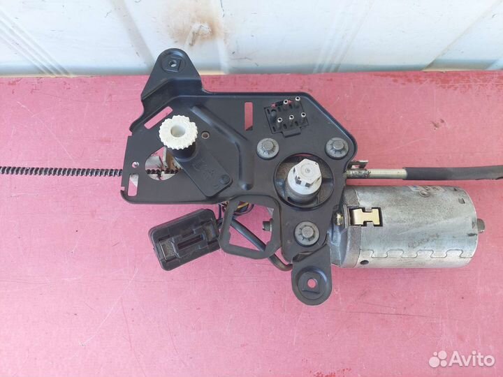 Моторчик люка Mercedes-Benz W124