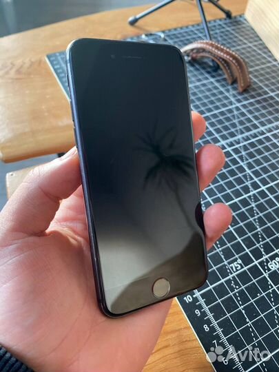 iPhone 8, 64 ГБ