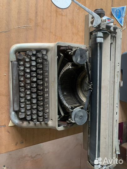Печатная пишущая машинка