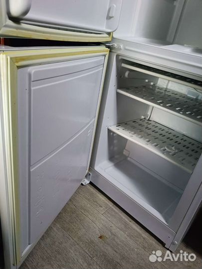 Холодильник бу indesit
