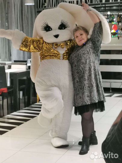 Зайка поздравляет