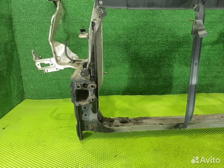 Рамка радиатора Toyota Noah