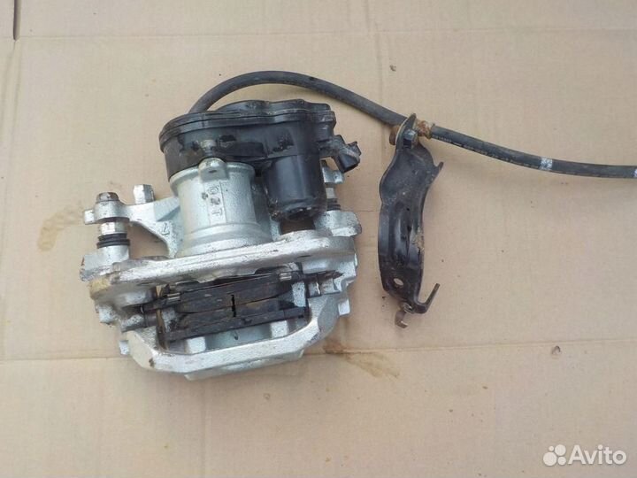 Суппорт задний левый Lexus ES 7 2020г, в сборе