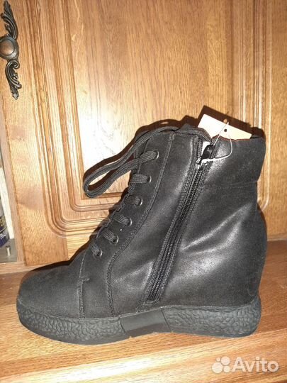 Ботинки зимние новые 40