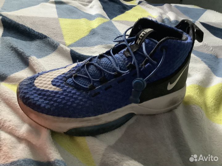 Баскетбольные кроссовки nike zoom rize tv