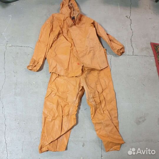 Костюм и плащ рыбацкие прорезиновые СССР