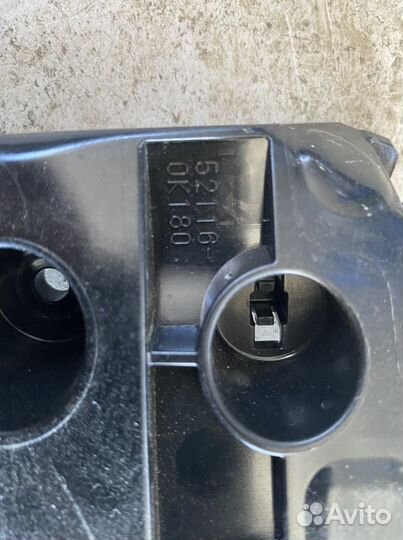 Кронштейн бампера передний левый Тойота Хайлюкс 8