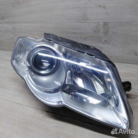 Фара правая Volkswagen Passat B6