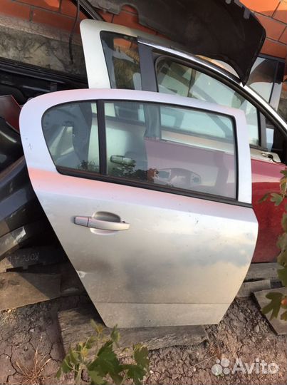 Дверь задняя правая на opel astra H седан