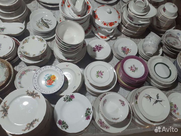 Тарелки фужеры графины стаканы чашки розетки