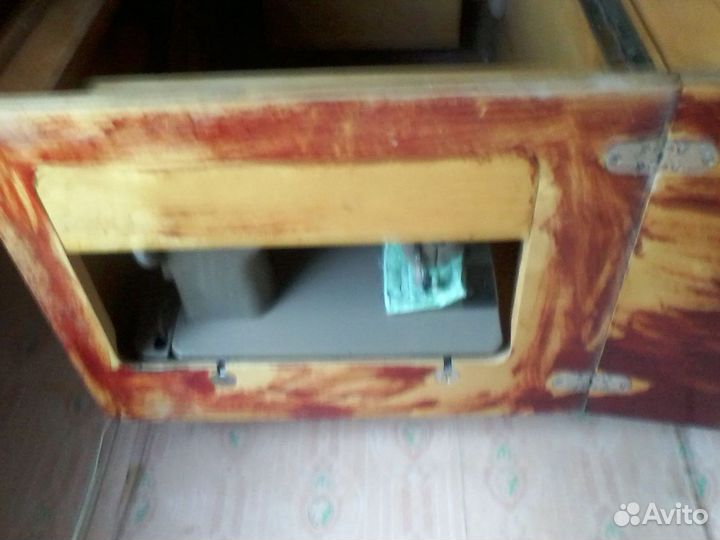 Швейная машина 