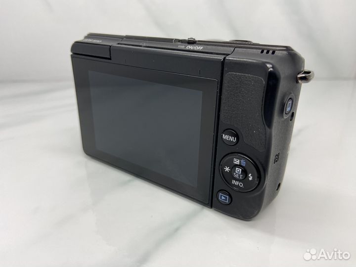 Canon EOS M10 + 15-45mm STM