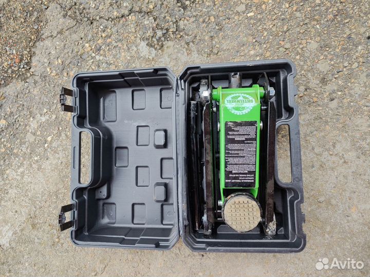 Домкрат подкатной 2 т