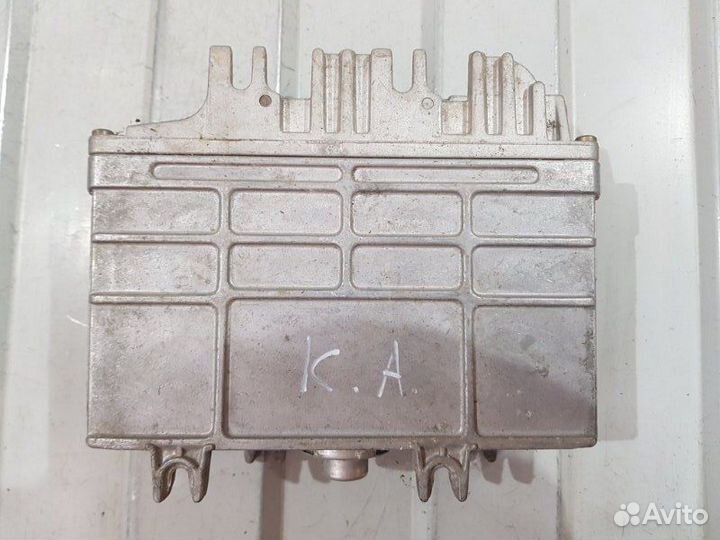 Блок управления двигателем Volkswagen Passat B4
