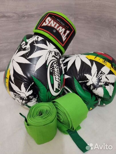 Боксерские перчатки