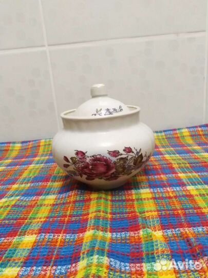 Стаканы тонкие и фарфоровые, посуда