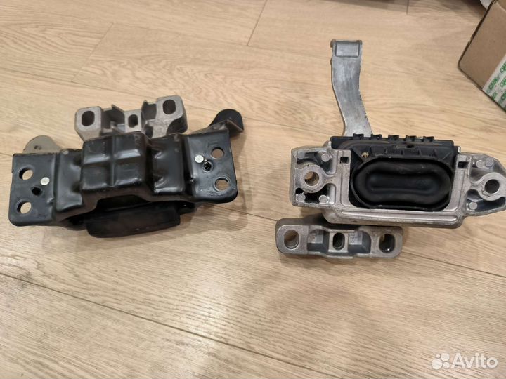 Левая опора двигателя 5Q0199555BF Skoda Octavia A7