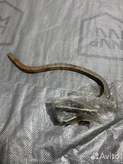 Петля багажника правая Chevrolet Lanos