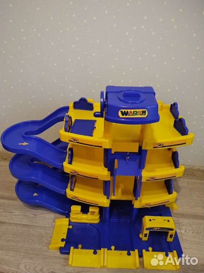 Детская парковка для машинок