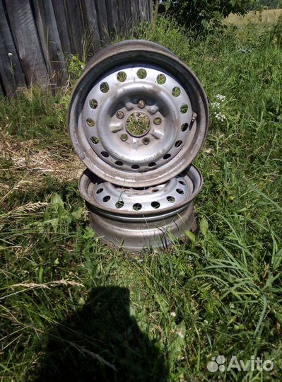 Колёсные диски Nissan. Снижение цены 800 за 2 шт