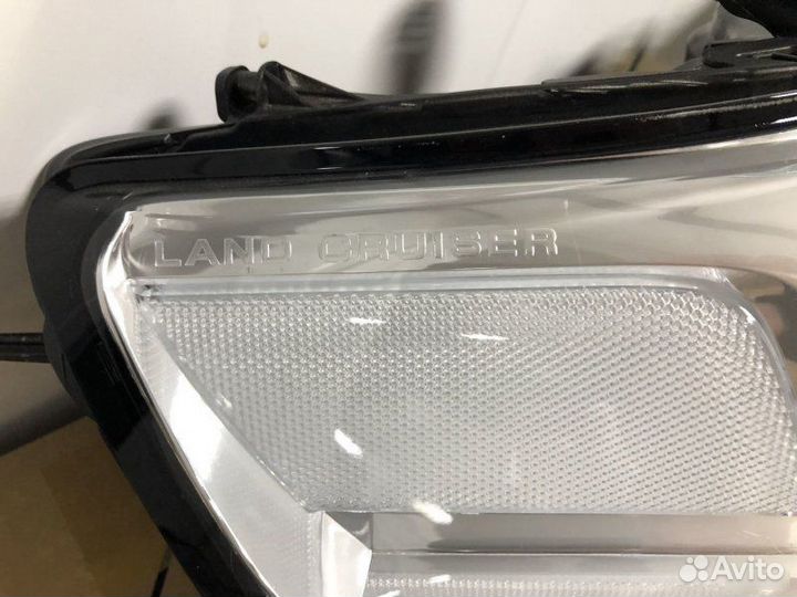 Фара правая Toyota Land Cruiser 200