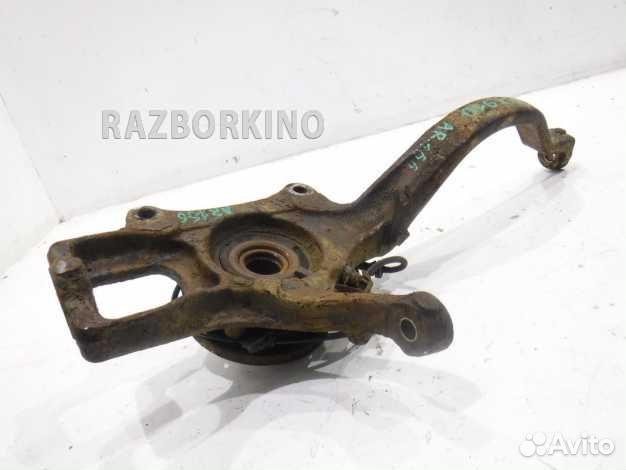 Кулак передний правый