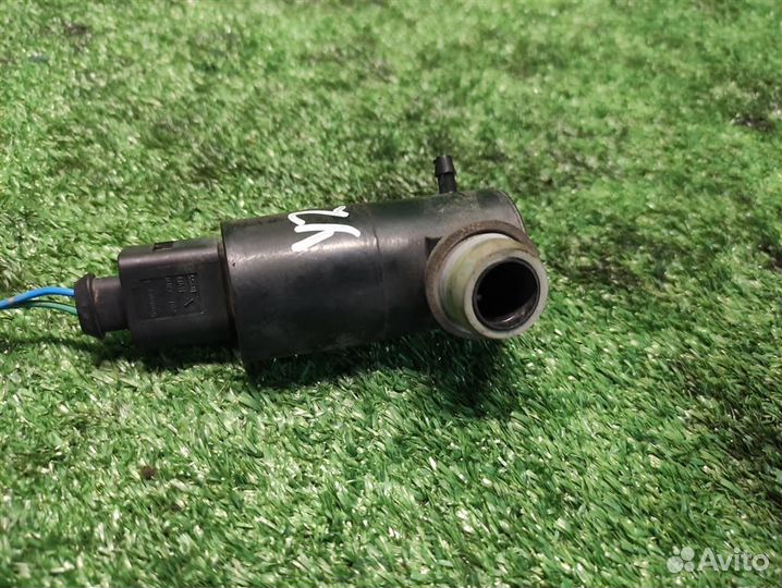 Мотор омывателя лобового стекла Toyota Yaris P90