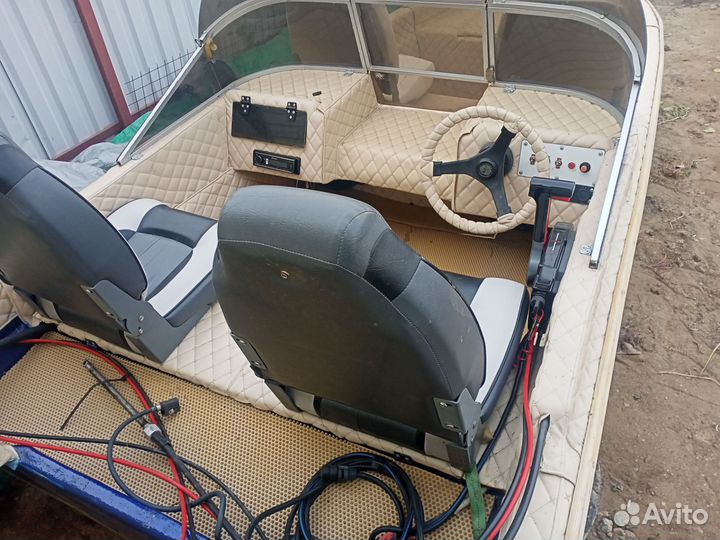 Пластиковая лодка Молния