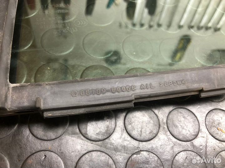 Форточка задней двери Lexus Lx 570