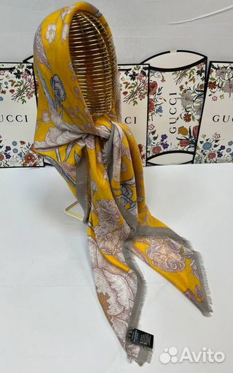 Тонкий шерстяной платок на осень Gucci