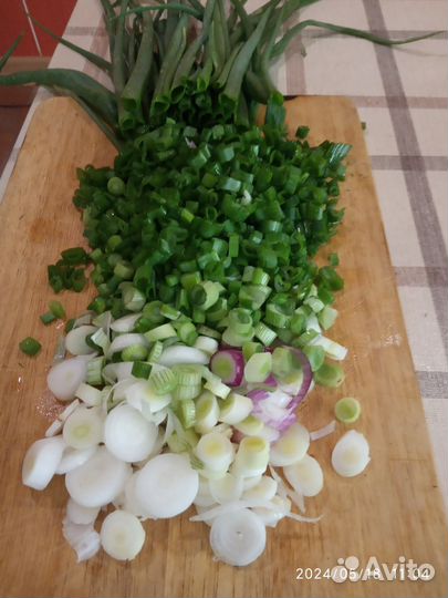 Зелень лука и чеснока с репкой
