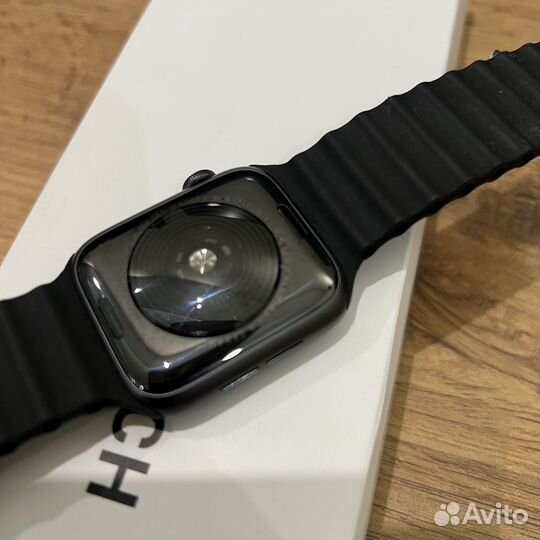 Apple Watch SE 44mm space gray