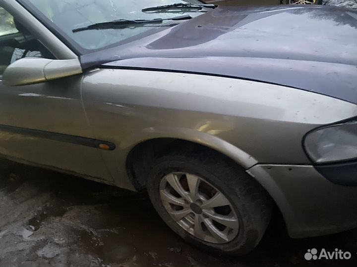 Крыло правое Opel Vectra B