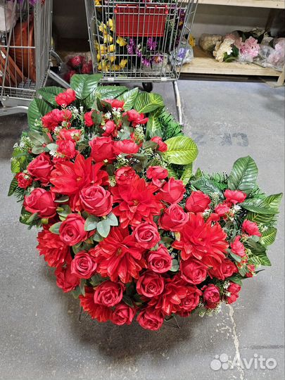 Ритуальные венки и корзины