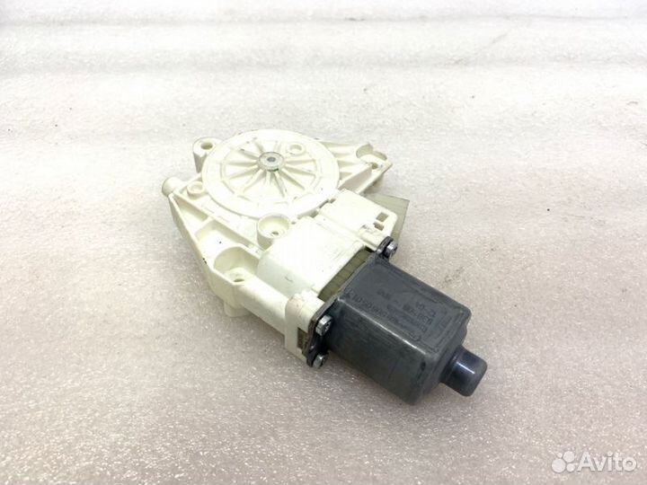 Мотор стеклоподъемника задний левый Mercedes-Benz