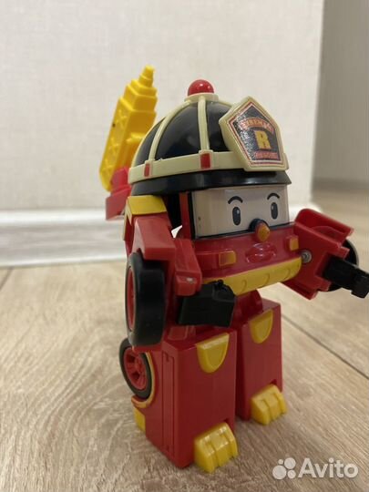 Игрушка-трансформер из мультфильма Робокар Поли