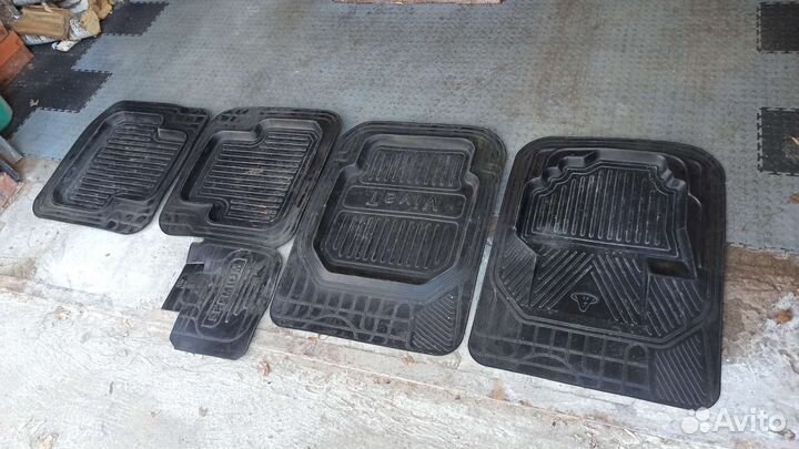 Автомобильные коврики резиновые