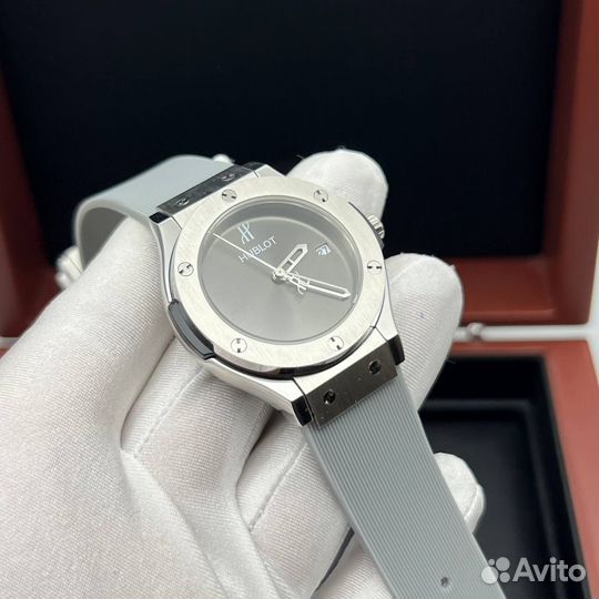 Часы женские Hublot