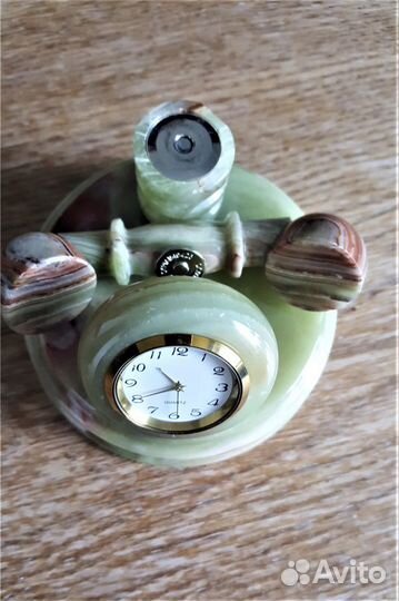 Сувенир настольный из оникса - часы