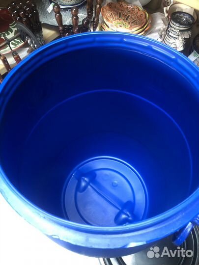 Бочка 50л пластиковая с крышкой б/у