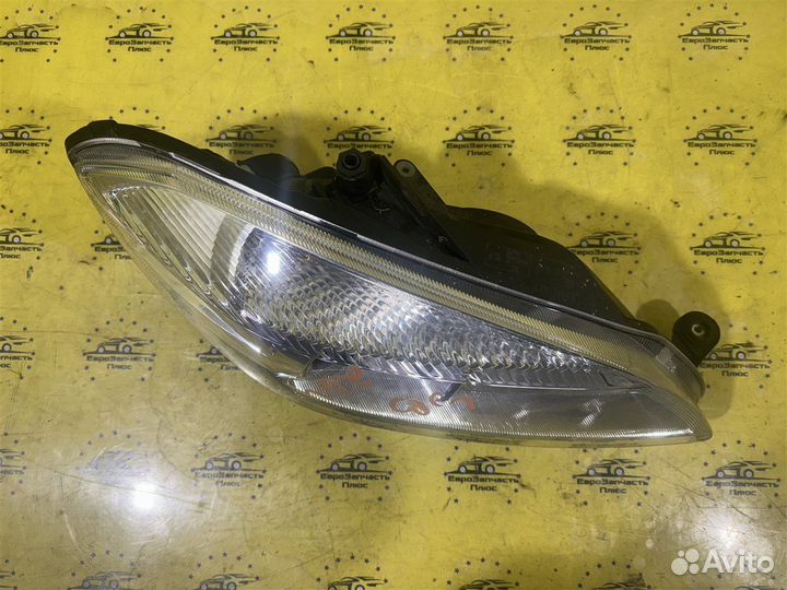 Фара передняя правая Skoda Fabia