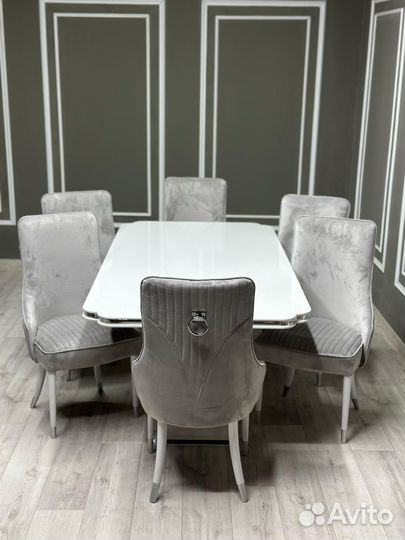 Стол и стулья