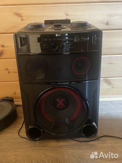 Музыкальная колонка с блютузом и караоке