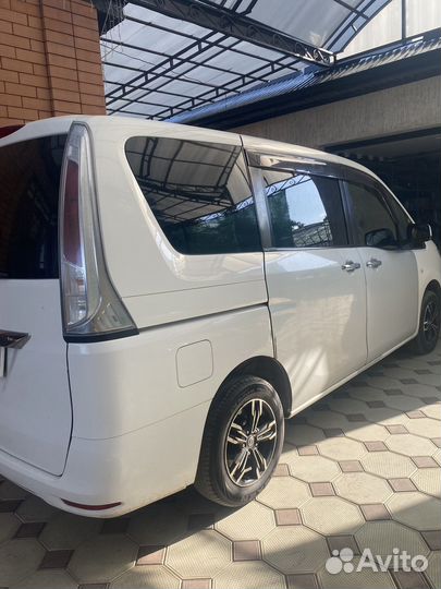Nissan Serena 2.0 CVT, 2012, битый, 225 399 км