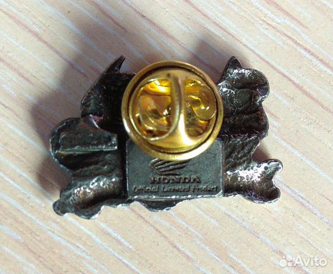 Значок Gold Wing