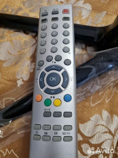 Подставка от телевизора и пульт