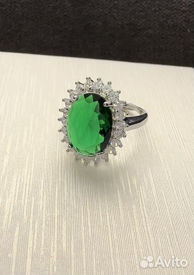Кольцо изумрудное бижутерия