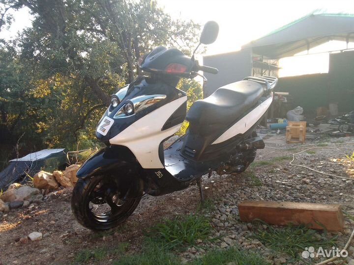 Скутер Omax Фантом