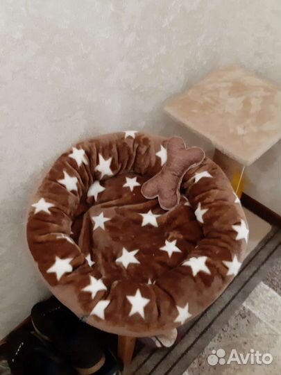 Лежанка для кошек новая