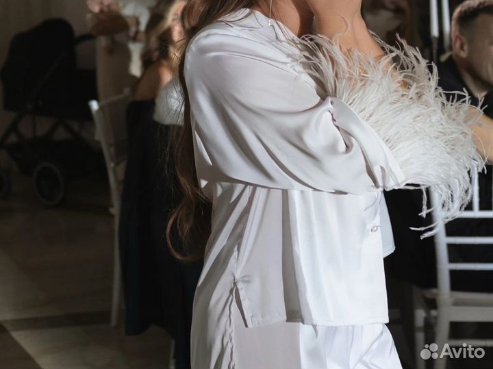 Костюм невесты с перьями